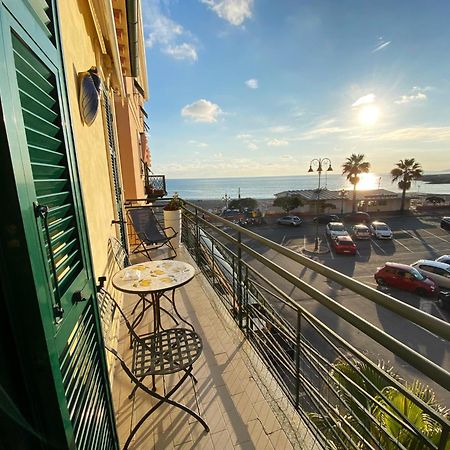L'Eternita' E' Il Mare Mischiato Col Sole Rimbaud Leilighet Ventimiglia Eksteriør bilde